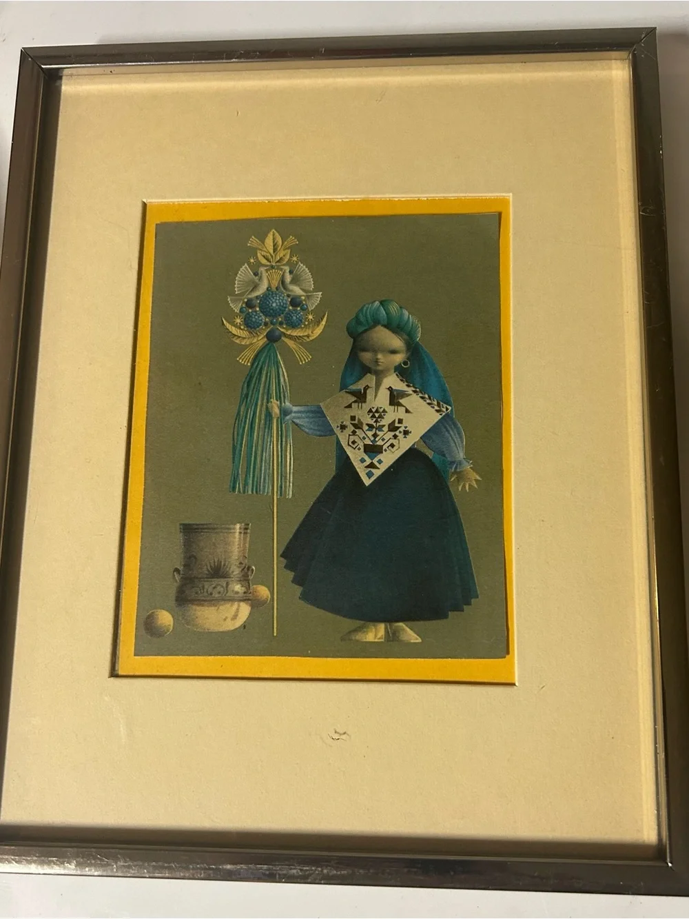 2 pictures Framed Vintage Style Figurative Prints in Beige and Brown